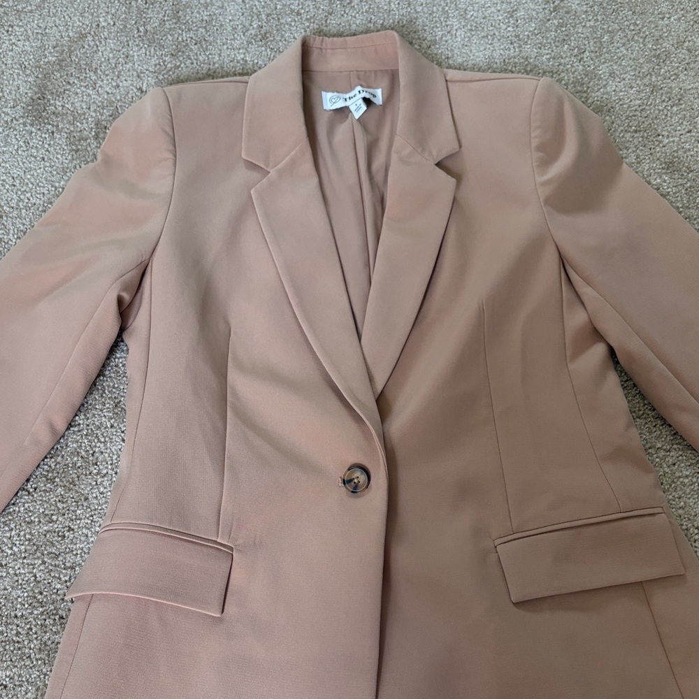 Women's Blazer in Soft Tan